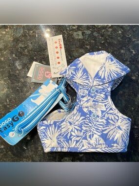 Dogo easily go Hawaiian harness. Size Large with matching leash.